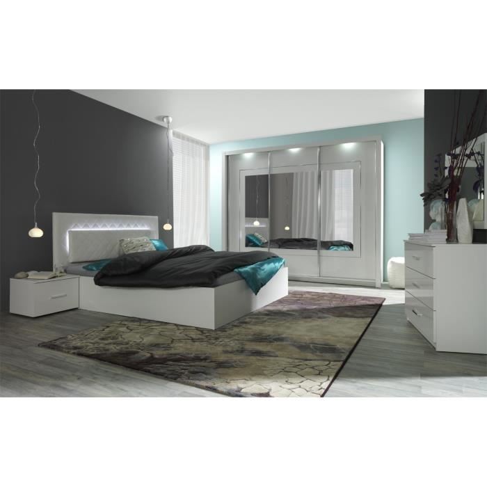Ensemble pour chambre à coucher PANAREA. Lit adulte design avec LED + deux chevets + sommier. Couchage 180x200 cm.