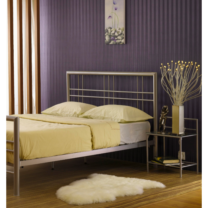 Lit PAXOS 160x200 cm en métal coloris gris argenté avec sommier.