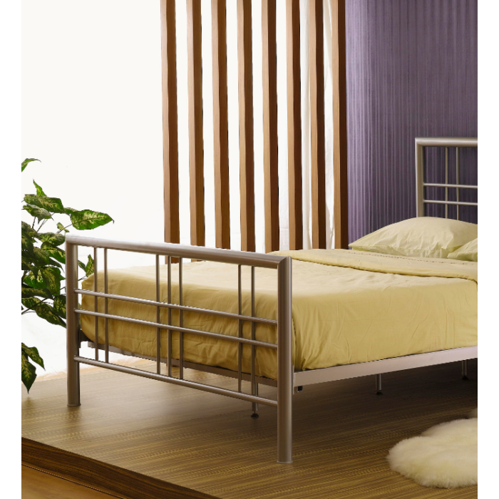 Lit PAXOS 160x200 cm en métal coloris gris argenté avec sommier.