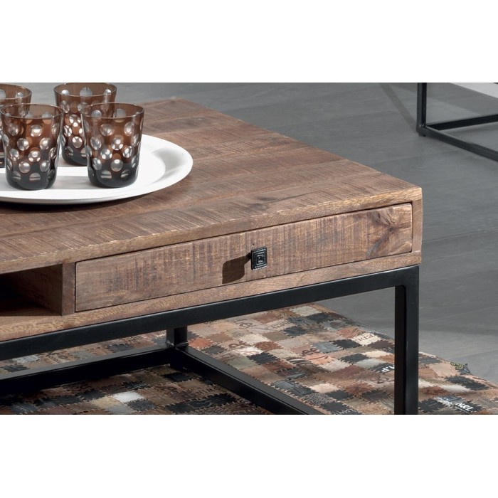 Table basse GOA en bois massif style industriel. Table en bois massif avec niche et tiroir.