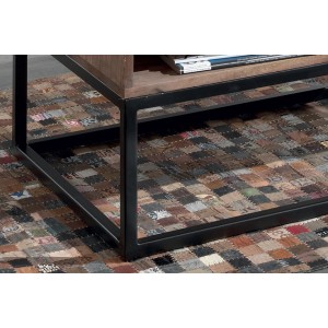 Table basse GOA en bois massif style industriel. Table en bois massif avec niche et tiroir.