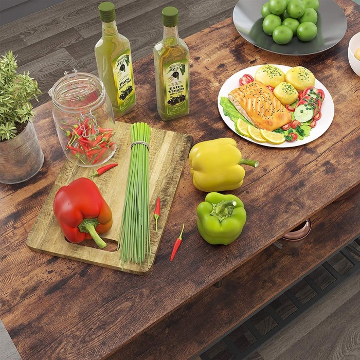 Desserte de cuisine style industriel collection TAMPA structure en métal noir et plateau en bois.