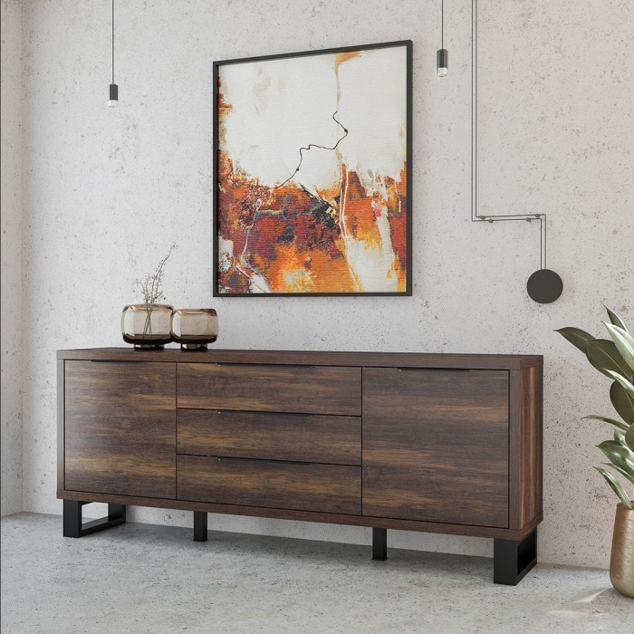 Buffet deux portes, trois tiroirs. Coloris chêne foncé collection MILO. Pieds en métal noir.