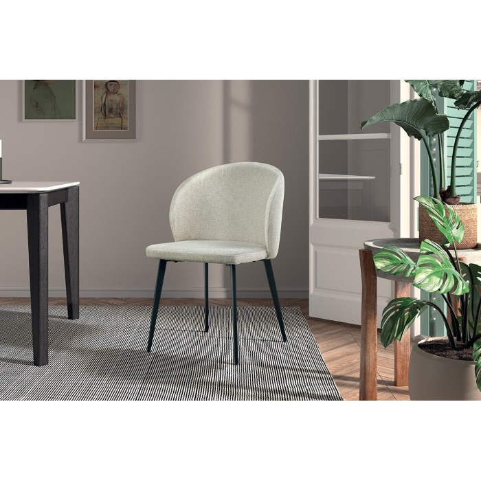 Chaise revêtement tissu pour salle à manger coloris beige. Collection HARDIN
