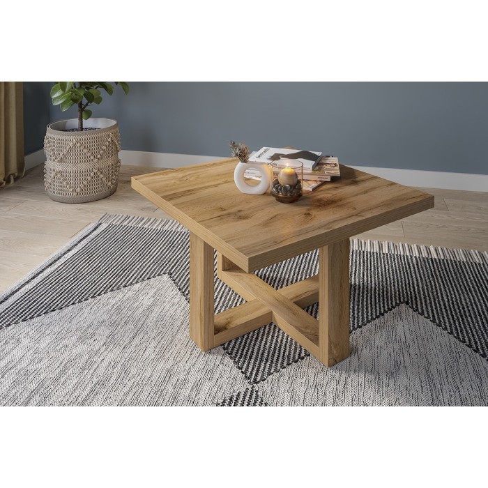 Table basse design forme carrée collection COXI coloris chêne.