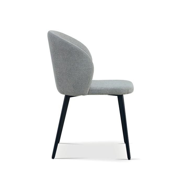 Chaise revêtement tissu pour salle à manger coloris gris clair. Collection HARDIN