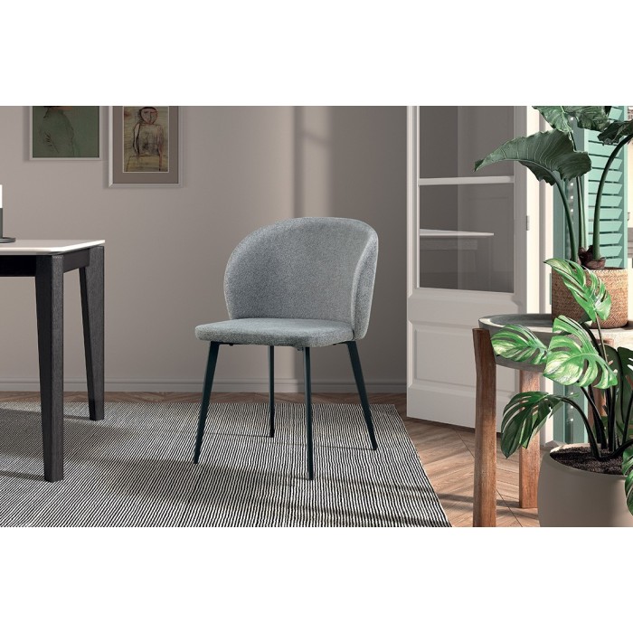 Chaise revêtement tissu pour salle à manger coloris gris clair. Collection HARDIN