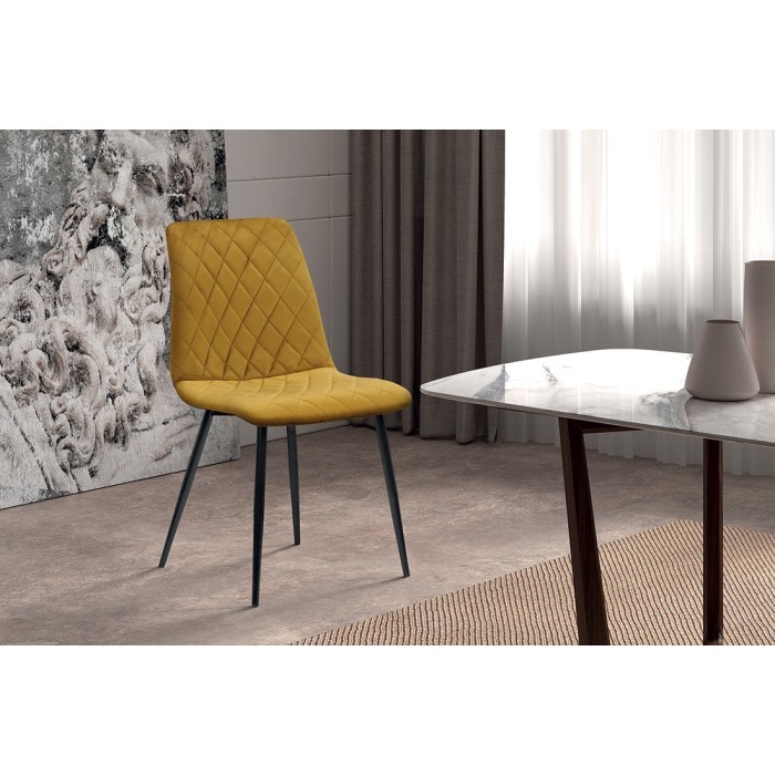 Chaise en velours or pour salle à manger. Collection GRAZ