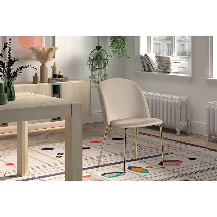 Chaise en velours beige pour salle à manger. Collection NOUMEA