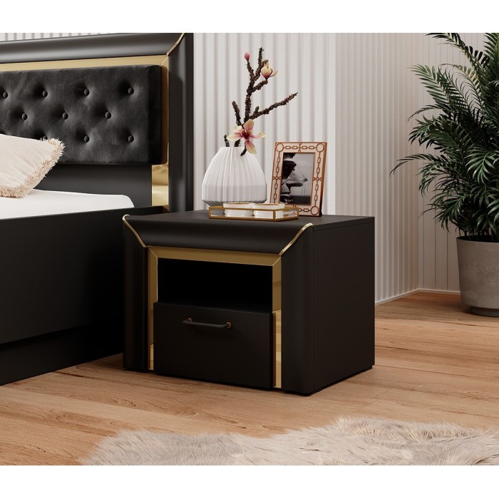 Table de chevet collection DOHA. 1 tiroir et 1 niche. Coloris noir mat et doré.