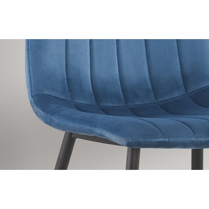 Chaise BRUCE Velours Bleu, dimensions: H86 x L45 x P55 cm, idéal pour une salle à manger design et moderne