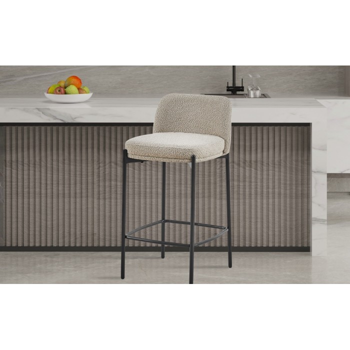 Chaise de comptoir ELISE couleur sable, dimensions H91 x L44 x P42, idéal pour un comptoir moderne