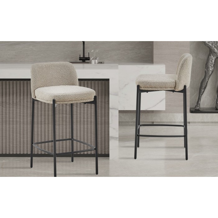 Chaise de comptoir ELISE couleur sable, dimensions H91 x L44 x P42, idéal pour un comptoir moderne