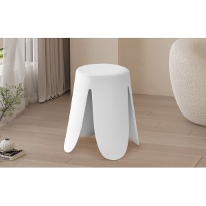 Tabouret OSTIN coloris blanc, grâce a son design atypique il s'adapte a tous types de salon