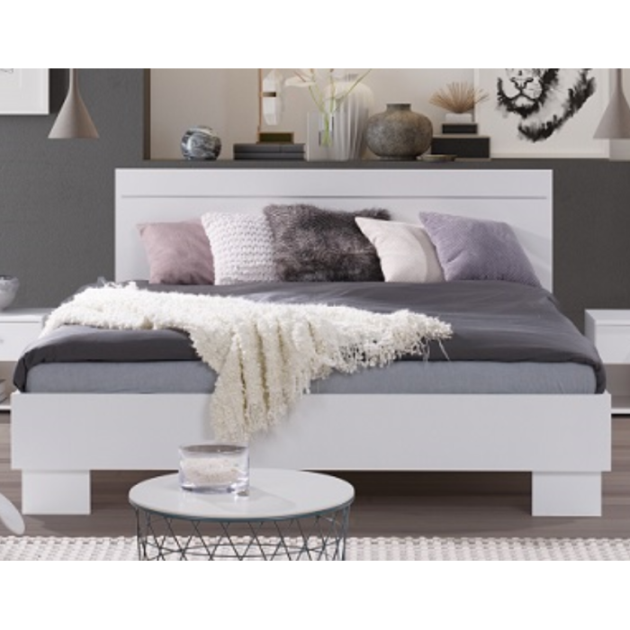 Chambre à coucher complète COMOS. Lit 160X200 avec sommier, garde robe 200cm, chevets, commode.