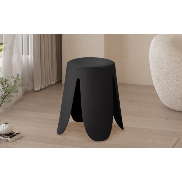 Tabouret OSTIN coloris noir, grâce a son design atypique il s'adapte a tous types de salon