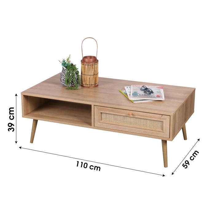 Table basse robuste coloris chêne clair. Pieds en bois brute, dimensions 59x39x110cm
