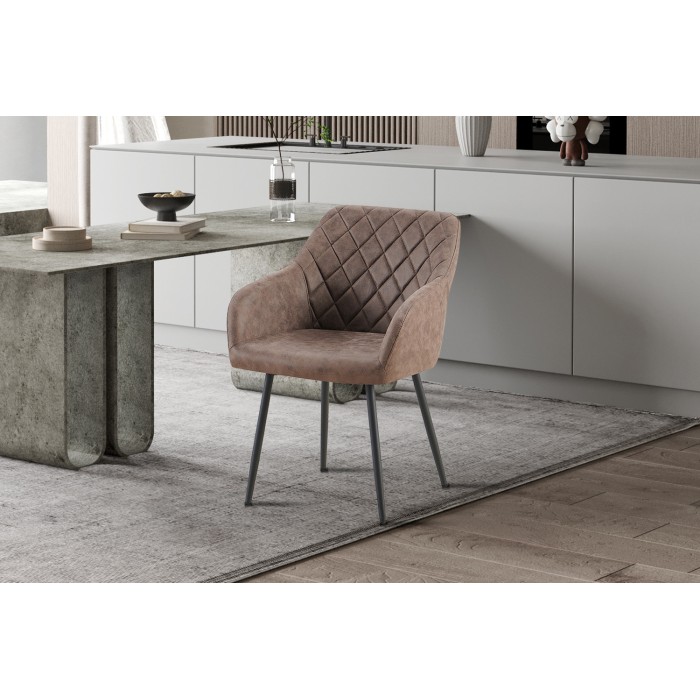 Chaise de salle à manger MARCO – Design industriel – Accoudoirs – Revêtement polyester coloris marron brun – Pieds en métal noir