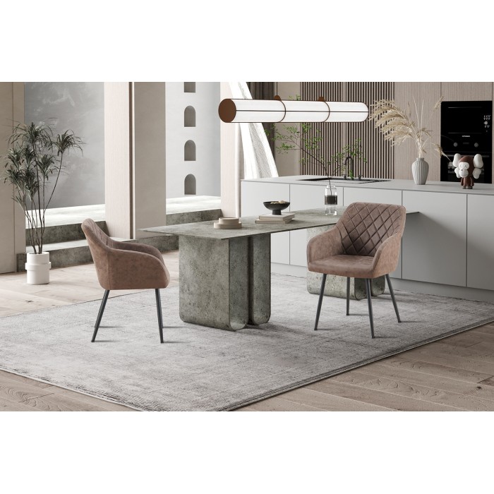 Chaise de salle à manger MARCO – Design industriel – Accoudoirs – Revêtement polyester coloris marron brun – Pieds en métal noir