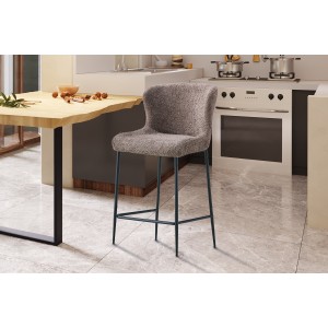 Chaise de comptoir LISE – Tissu bouclé coloris sable – Pieds en métal noir – Style design/industriel