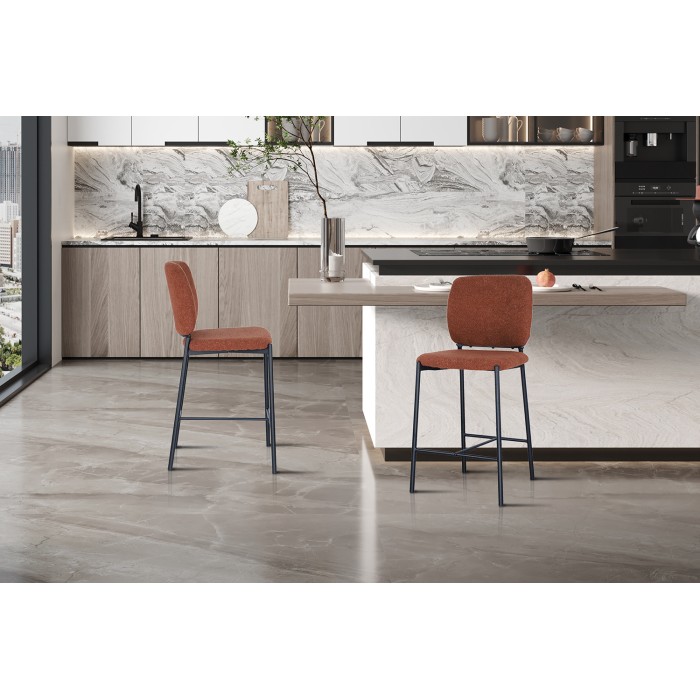 Chaise de comptoir RITA – Tissu marron rouille – Pieds en métal noir – Hauteur 99 cm – Style design/industriel