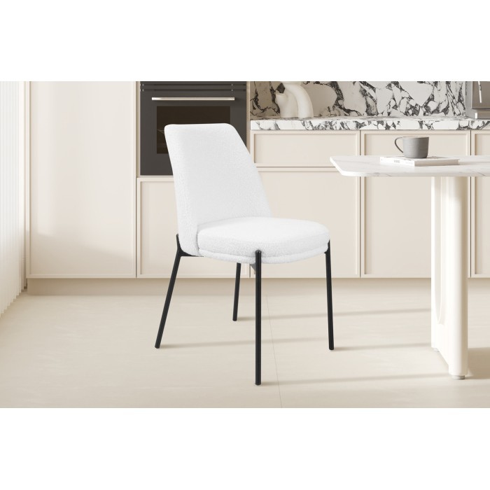 Chaise de salle à manger ELISA – Tissu Stof blanc – Pieds en métal noir – Hauteur 83 cm – Style design/industriel
