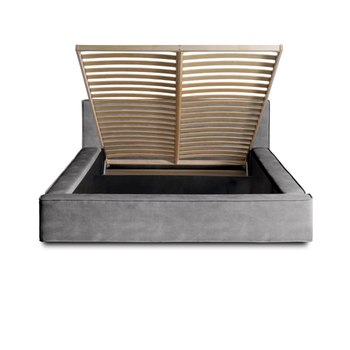Lit coffre DENALI – Gris clair – 180x200 cm – Tissu velours doux – Sommier relevable – Rangement intégré 