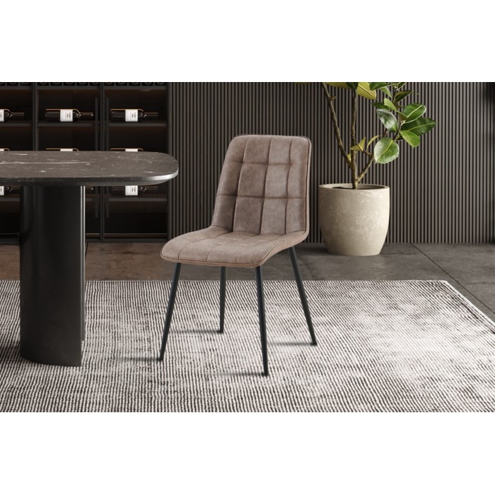 Lot de 4 chaises MIREA – Brun – Pieds métal – Design intemporel – Revêtement PU facile à entretenir 