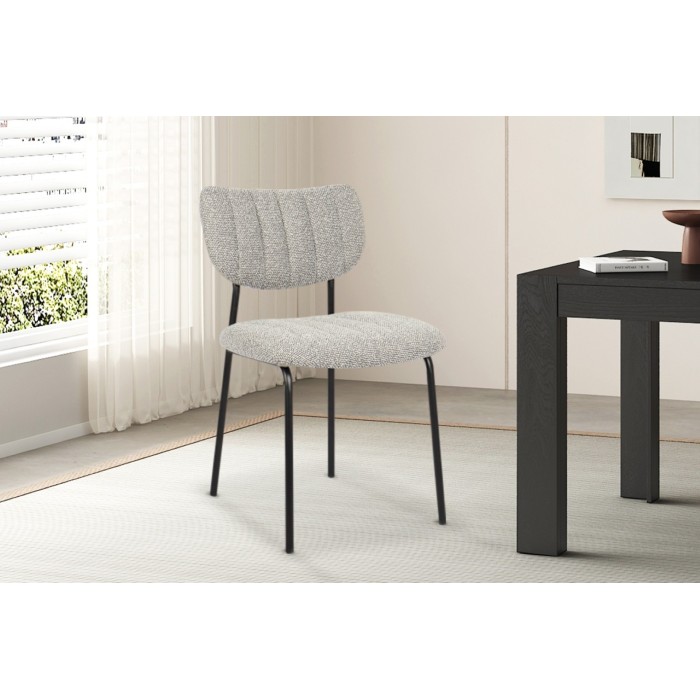 Lot de 2 chaises NORAYA – Tissu gris clair – Pieds métal – Design compact – Élégance moderne et épurée 