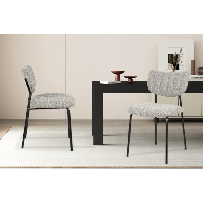 Lot de 2 chaises NORAYA – Tissu gris clair – Pieds métal – Design compact – Élégance moderne et épurée 
