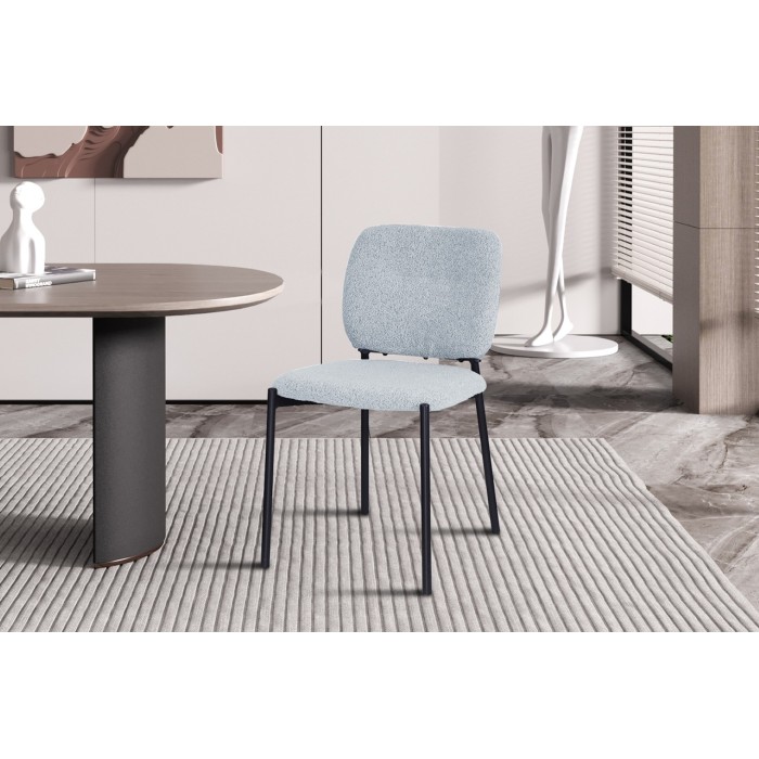 Lot de 2 chaises LYVORA – Tissu gris clair – Pieds métal – Design moderne – Format compact et élégant 