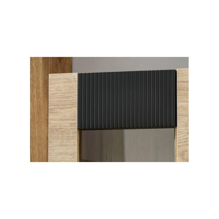 Zoom sur le haut de la vitrine DOUM