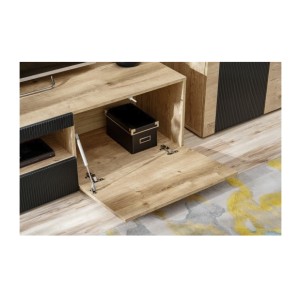 Zoom sur la grande porte du meuble TV DOUM