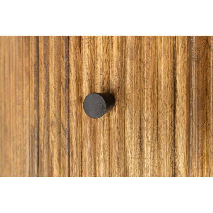 Zoom sur la poignet de la porte intégrée dans la table YONA