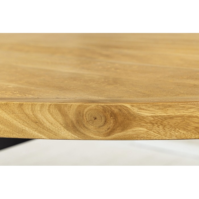 Zoom sur le plateau vu de face de la table SOLARA ovale en bois