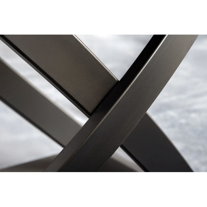 Zoom sur les détails du pied de la table ATONIA blanche