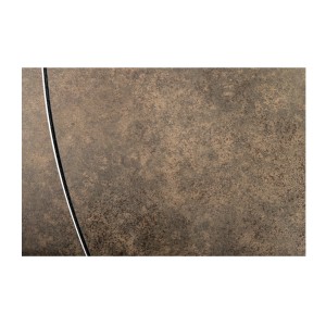 Zoom sur la texture du plateau de la table ATONIA bronze